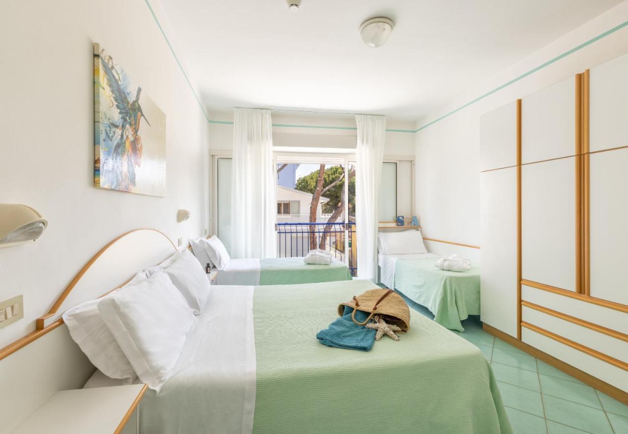 Hotel Caprice B&B - In Centro A Riccione Esterno foto