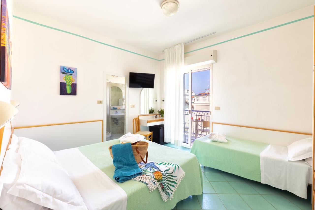 Hotel Caprice B&B - In Centro A Riccione Esterno foto
