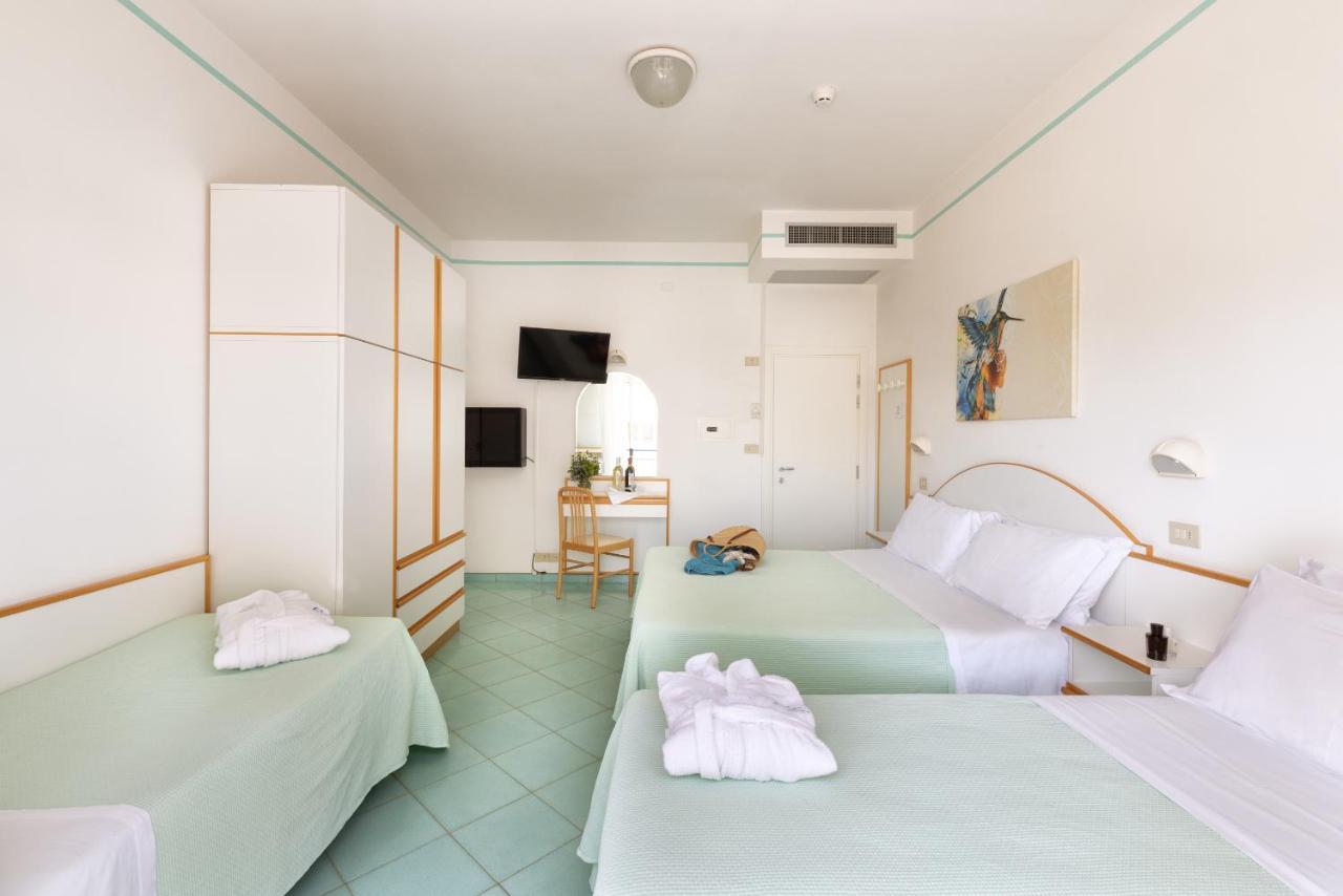Hotel Caprice B&B - In Centro A Riccione Esterno foto