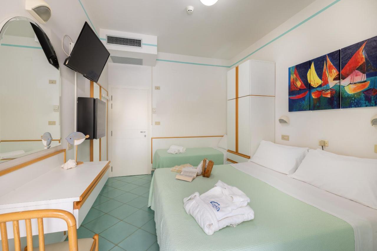 Hotel Caprice B&B - In Centro A Riccione Esterno foto