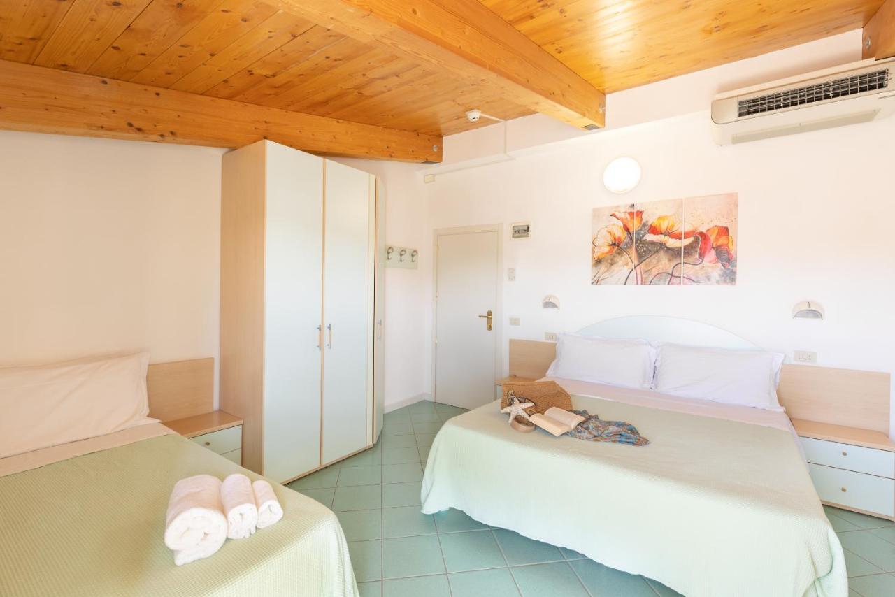 Hotel Caprice B&B - In Centro A Riccione Esterno foto