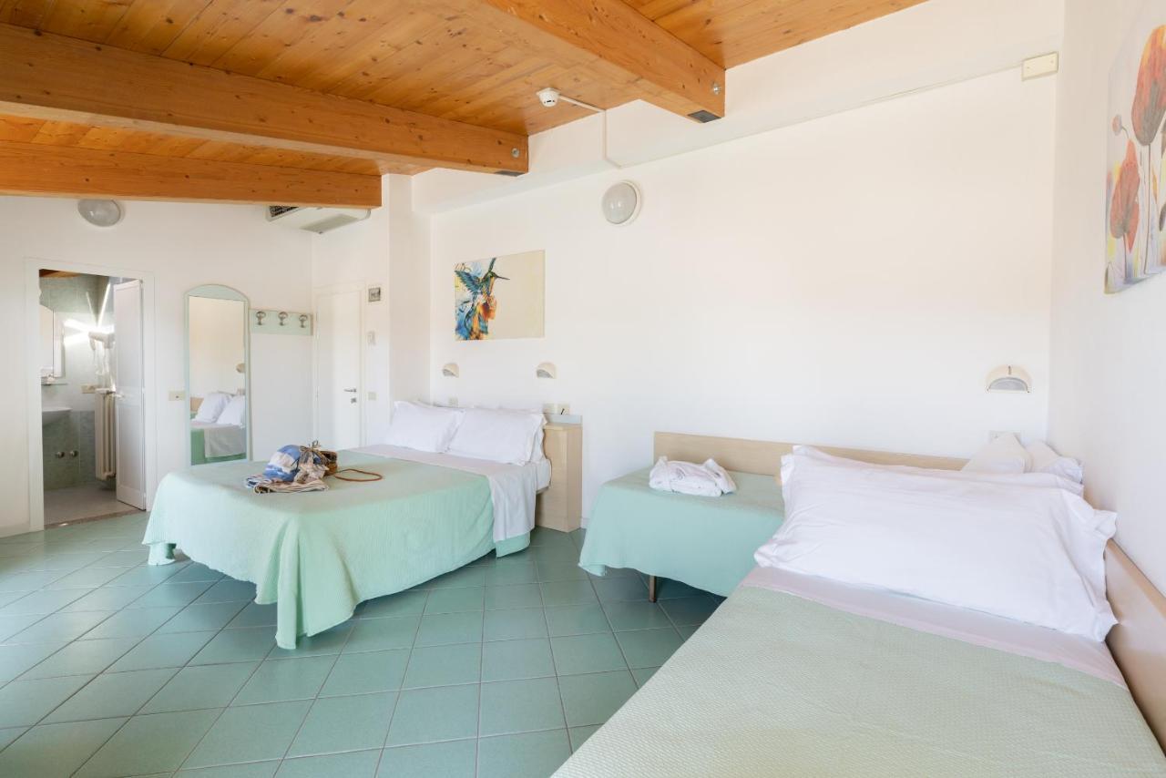 Hotel Caprice B&B - In Centro A Riccione Esterno foto