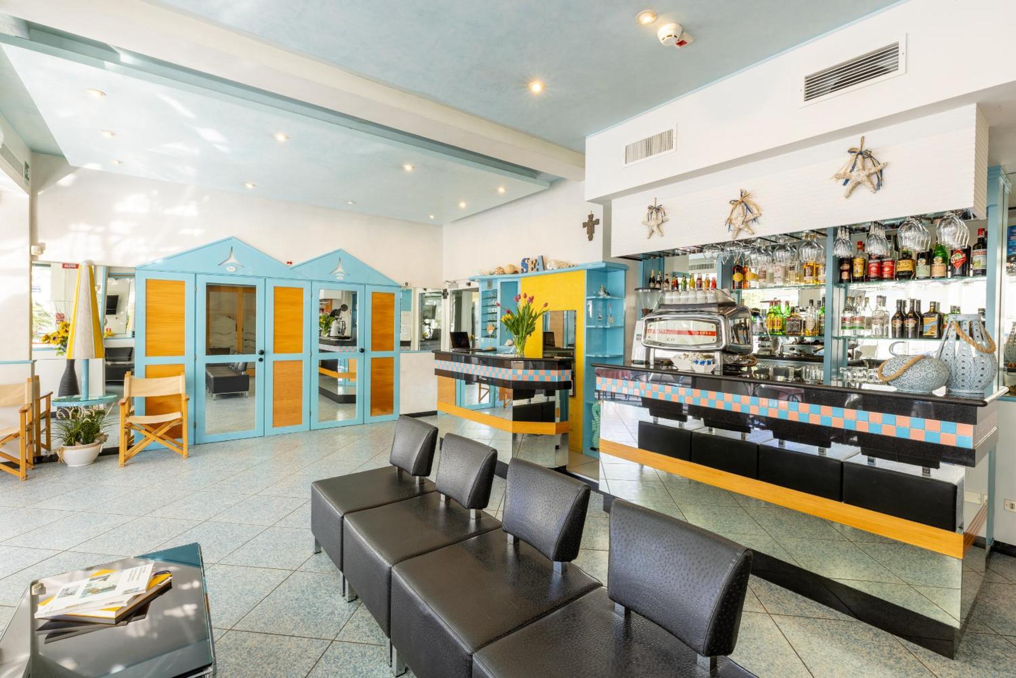 Hotel Caprice B&B - In Centro A Riccione Esterno foto